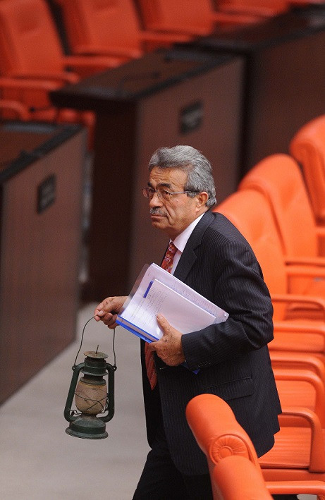 Kamer Genç’i 5 maddede anmak ve anlamak