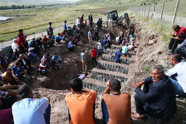 13 köylü son yolculuğuna böyle uğurlandı