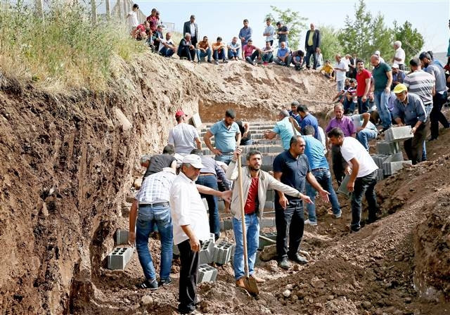 13 köylü son yolculuğuna böyle uğurlandı