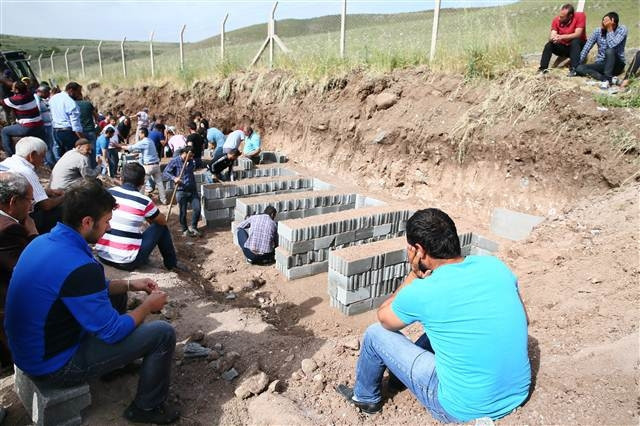 13 köylü son yolculuğuna böyle uğurlandı