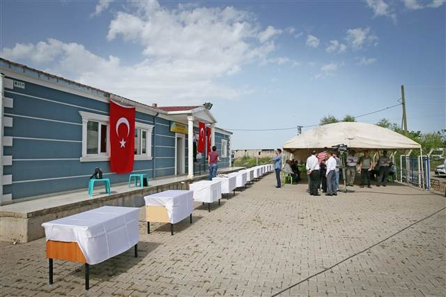 13 köylü son yolculuğuna böyle uğurlandı