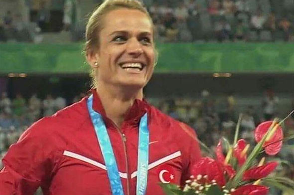 Nagihan Karaderenin bilinmeyen hayatı Nagihan Karaderenin bilinmeyen hayatı