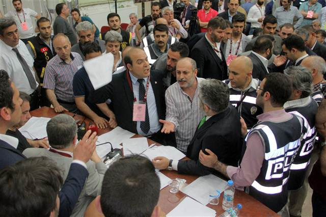 Elazığsporun kongresinde şehir karıştı