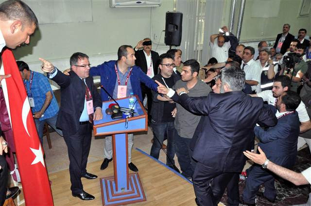 Elazığsporun kongresinde şehir karıştı