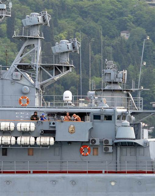 Rus savaş gemisi İstanbul Boğazı’ndan böyle geçti