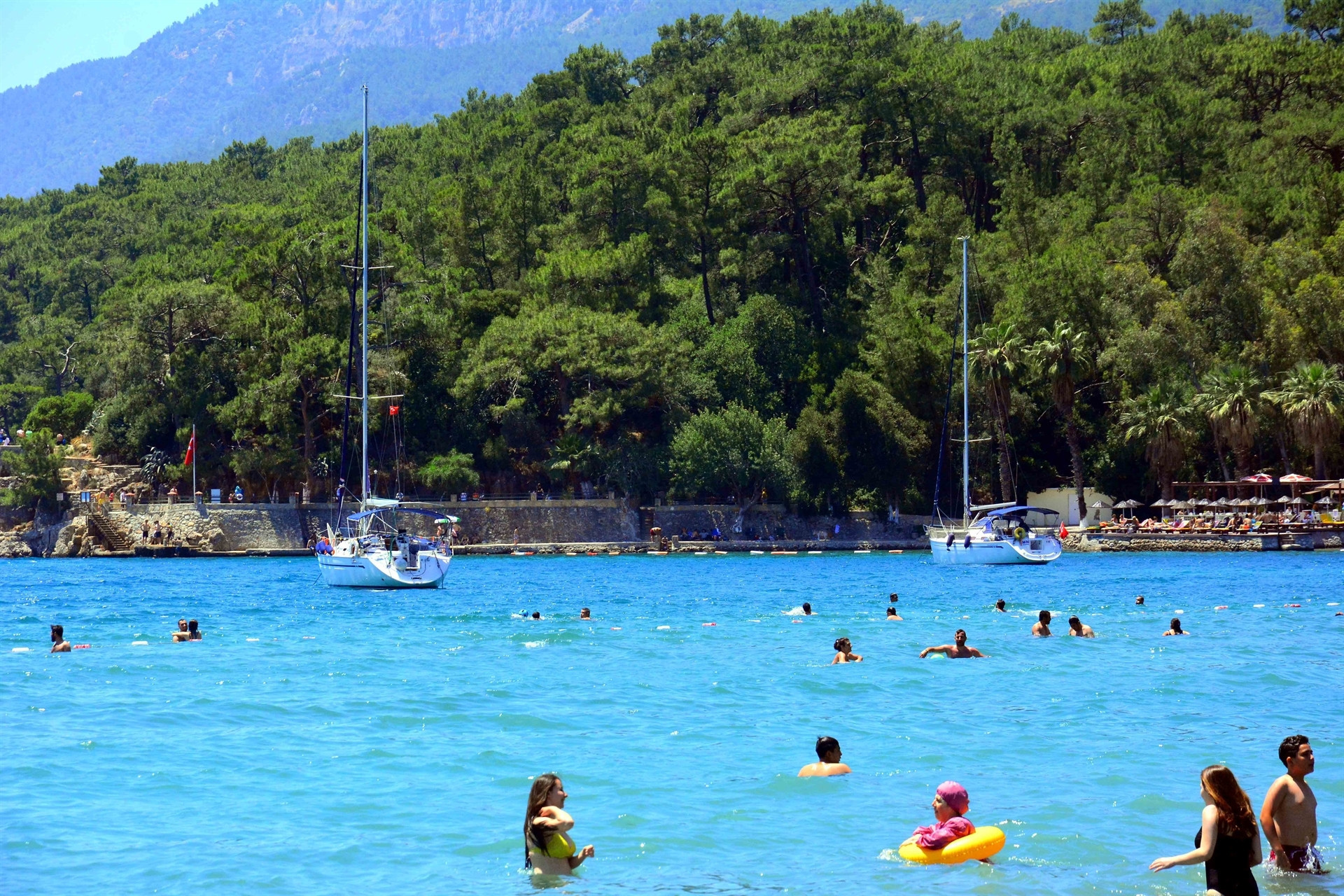 Akyakada plajlar doldu taştı