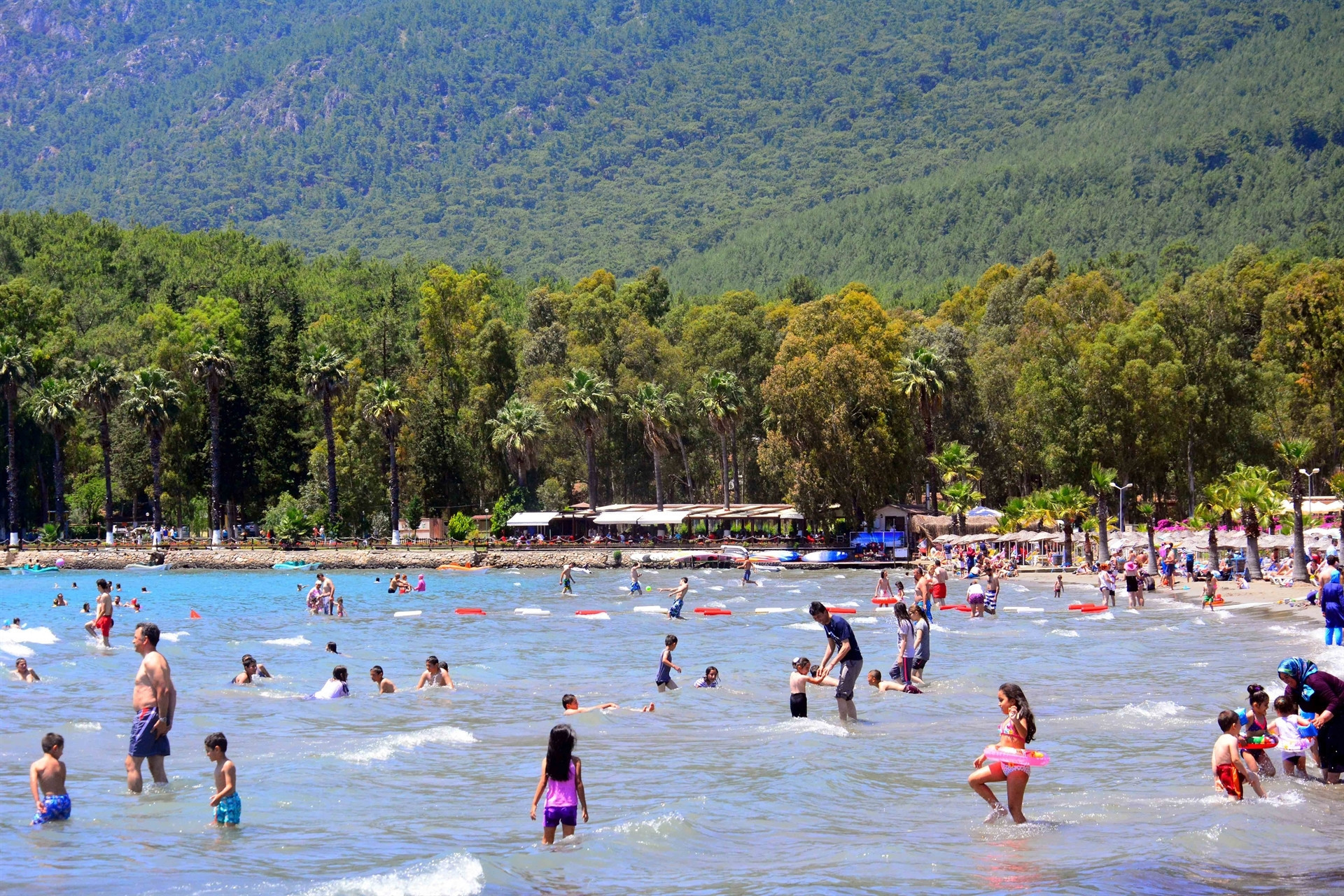 Akyakada plajlar doldu taştı