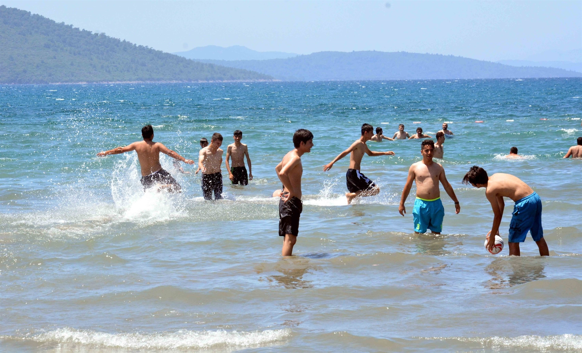 Akyakada plajlar doldu taştı