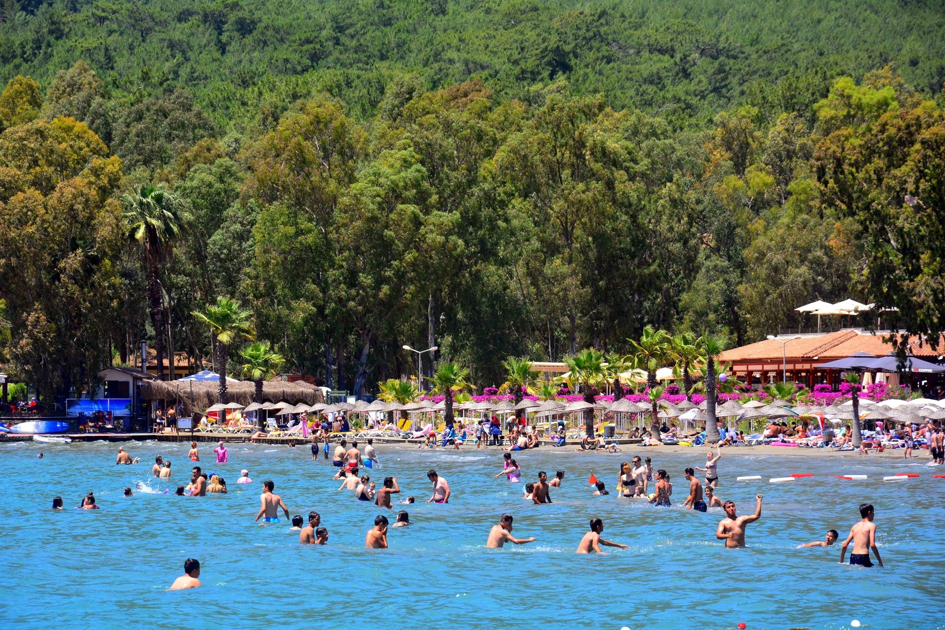 Akyakada plajlar doldu taştı