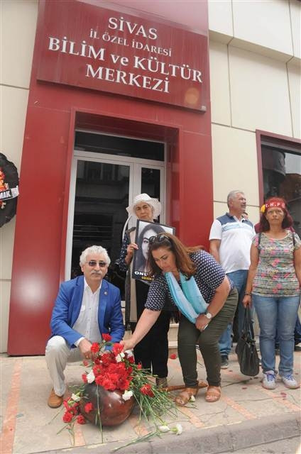 Sivas katliamı anmasında acı görüntüler