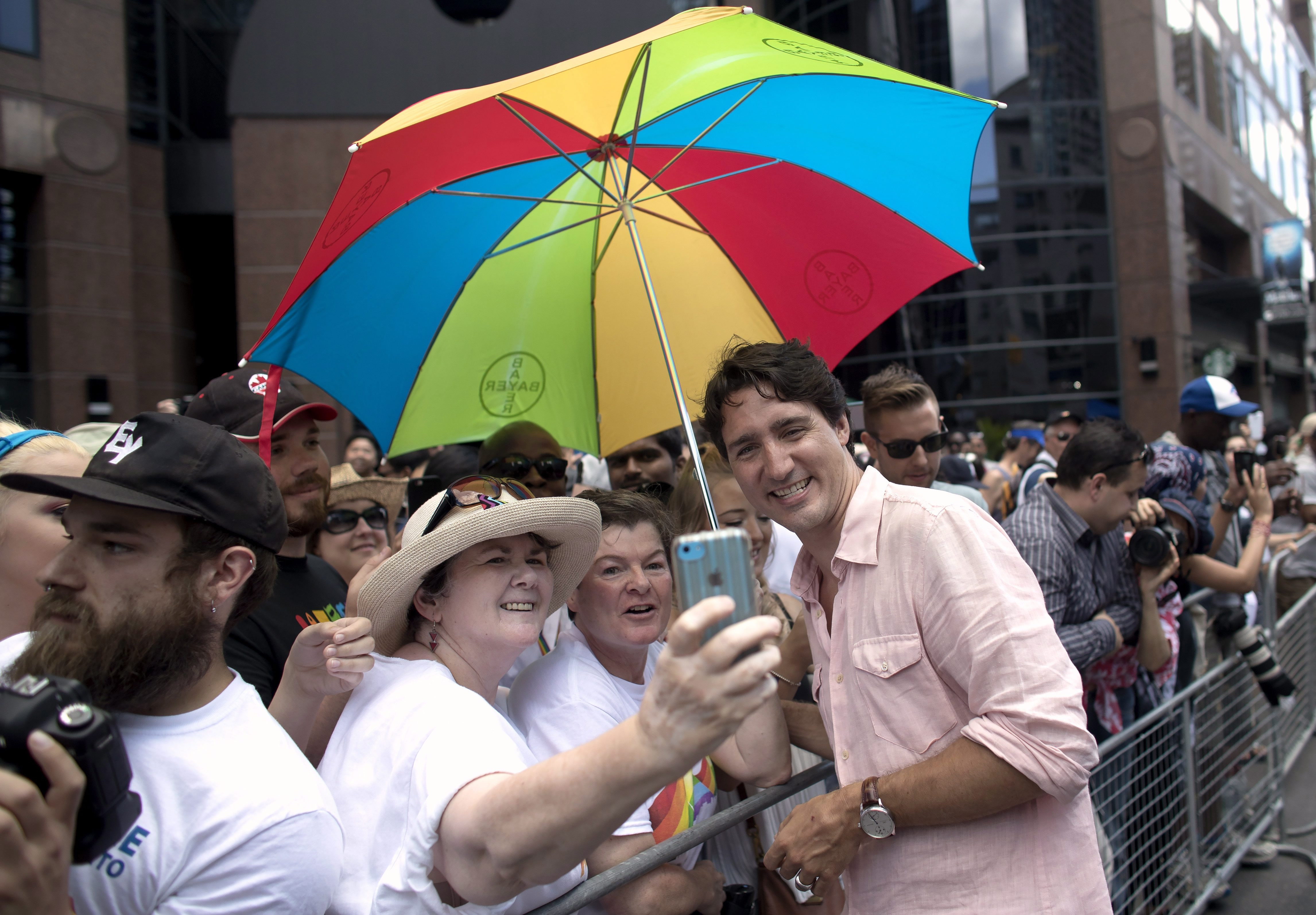 Kanada Başbakanı Justin Trudeau Onur Yürüyüşüne katıldı