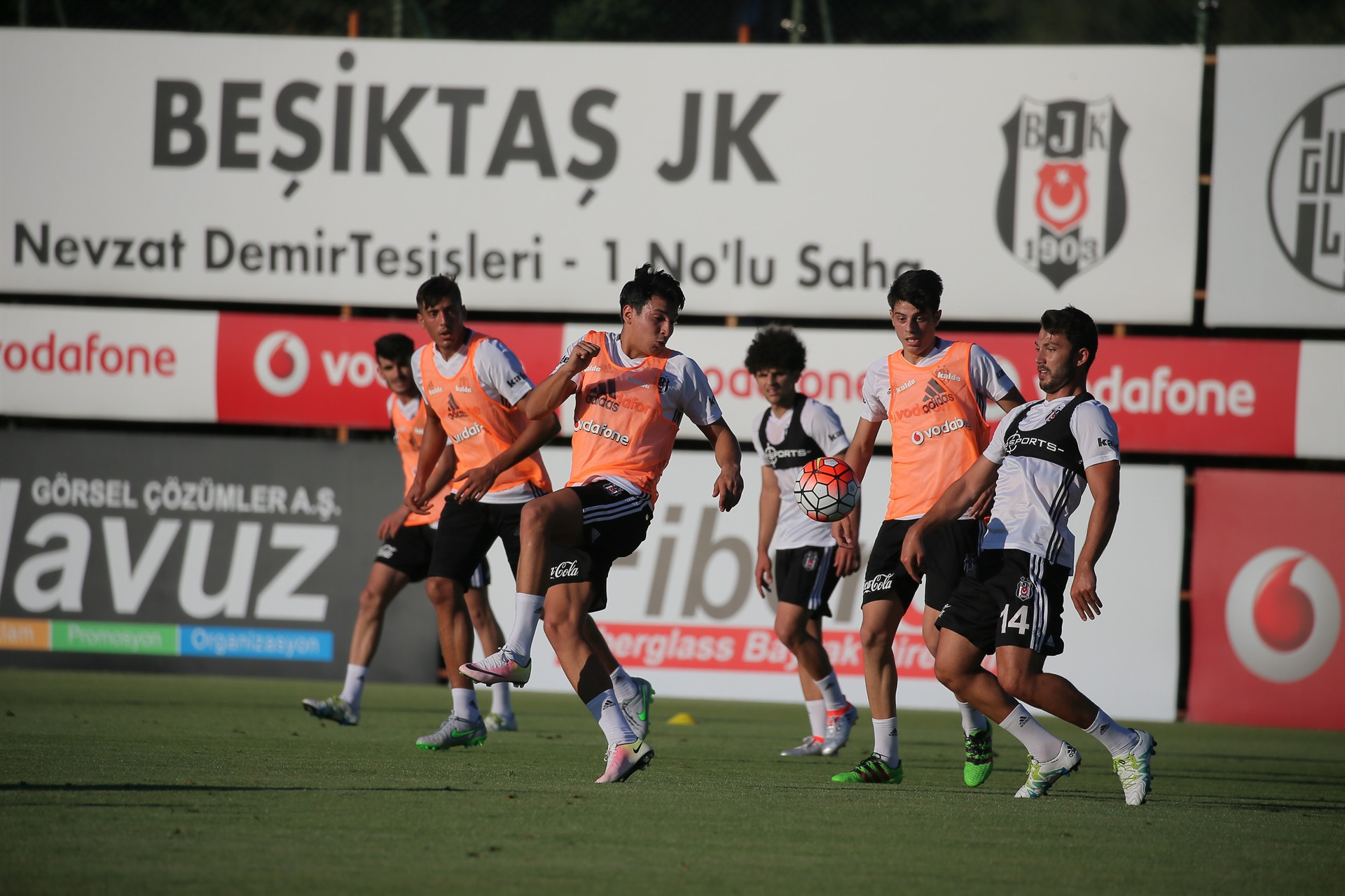 Şampiyon Beşiktaş 2016-17 sezonu açtı