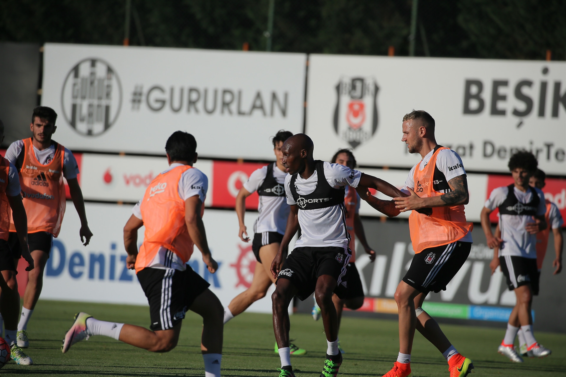 Şampiyon Beşiktaş 2016-17 sezonu açtı