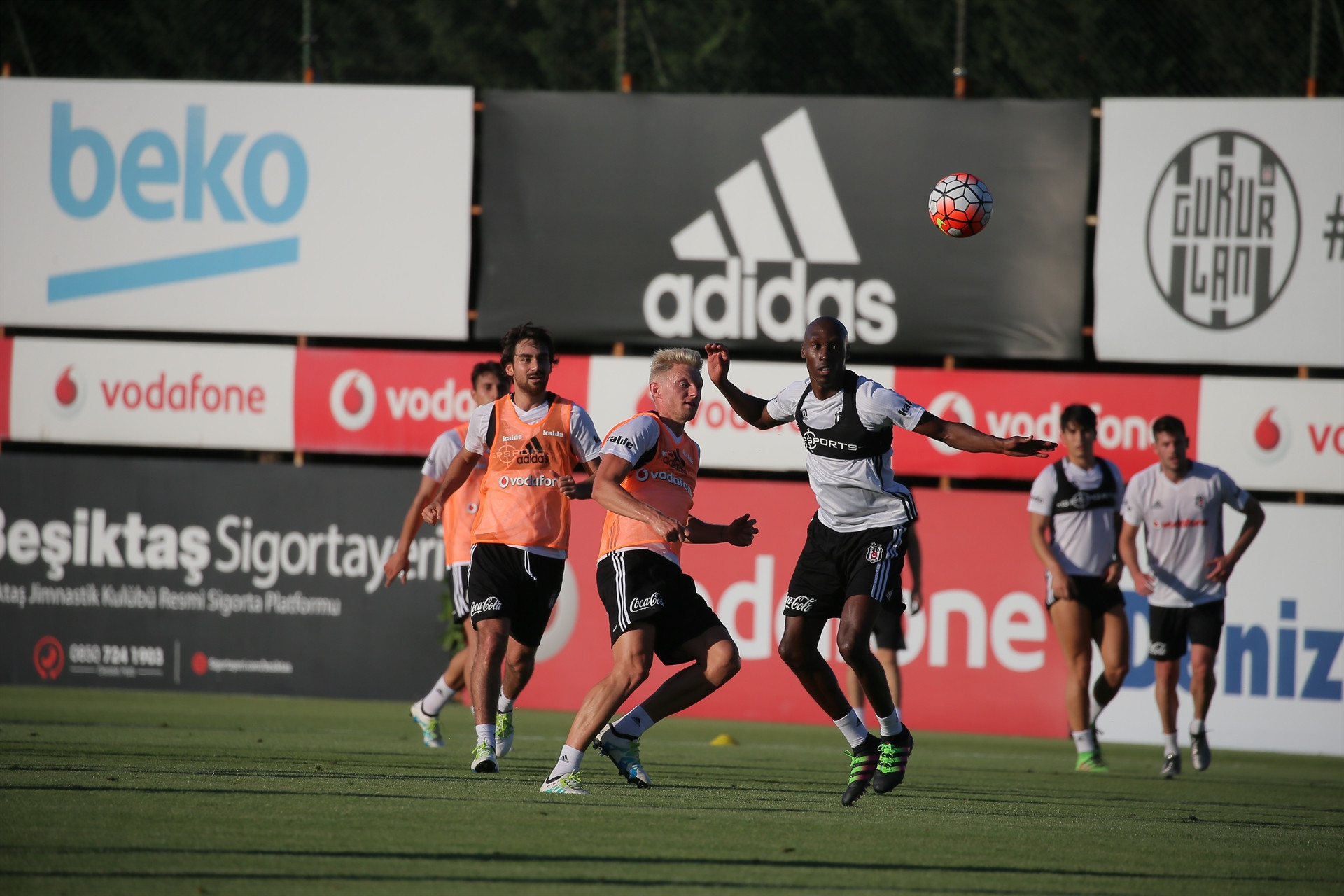 Şampiyon Beşiktaş 2016-17 sezonu açtı