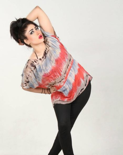 Pakistanın Kim Kardashianı abisi tarafından öldürüldü