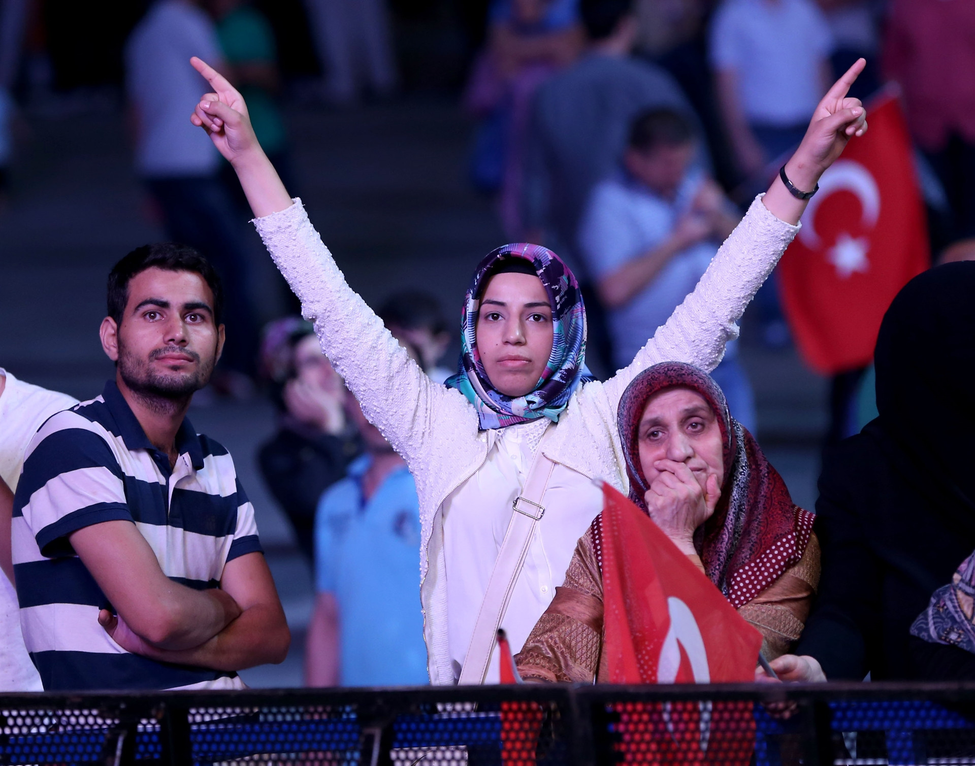 İstanbulda binlerce kişi Boğaziçi Köprüsüne akın etti İstanbulda binlerce kişi Boğaziçi Köprüsüne akın etti