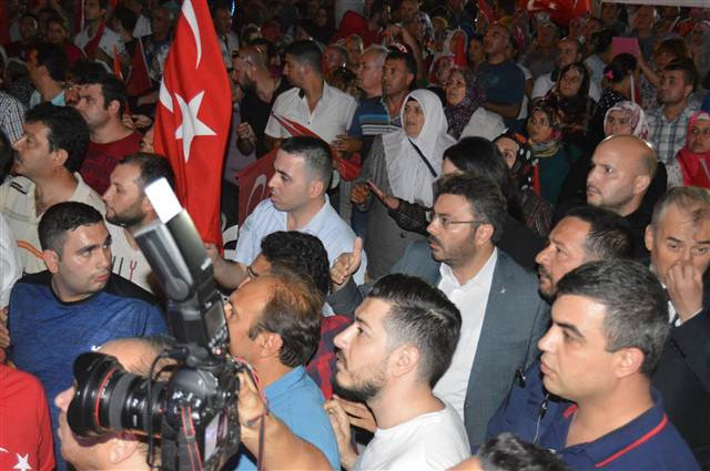 CHPli başkanın konuşma metnini yırttı