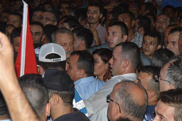 CHPli başkanın konuşma metnini yırttı