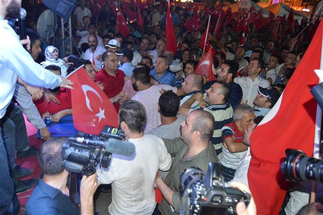 CHPli başkanın konuşma metnini yırttı