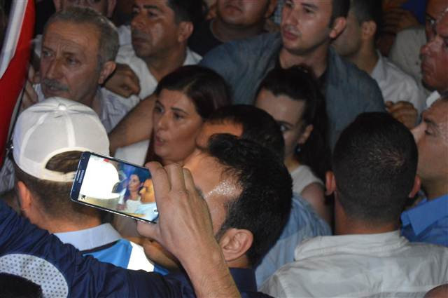 CHPli başkanın konuşma metnini yırttı