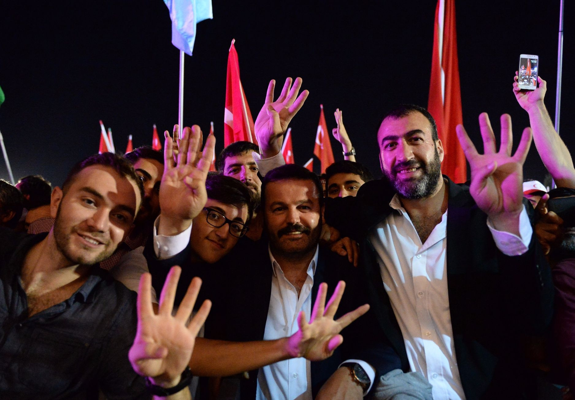 Demokrasi nöbetlerine artık ara veriyoruz