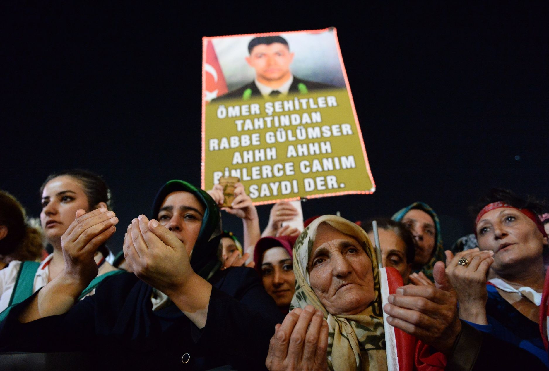 Demokrasi nöbetlerine artık ara veriyoruz