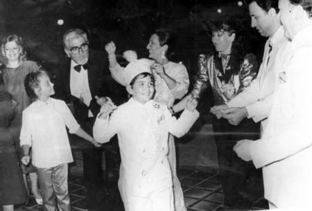 Yeni yaşını kaybettiği babasıyla kutladı... Onu tanıdınız mı Yeni yaşını kaybettiği babasıyla kutladı... Onu tanıdınız mı