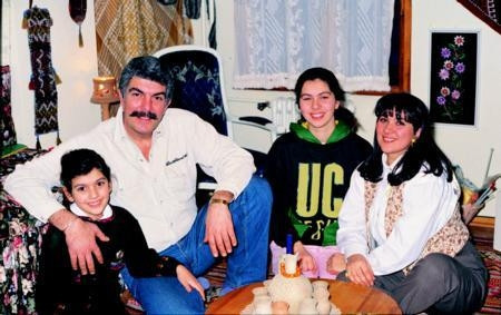 Yeni yaşını kaybettiği babasıyla kutladı... Onu tanıdınız mı Yeni yaşını kaybettiği babasıyla kutladı... Onu tanıdınız mı