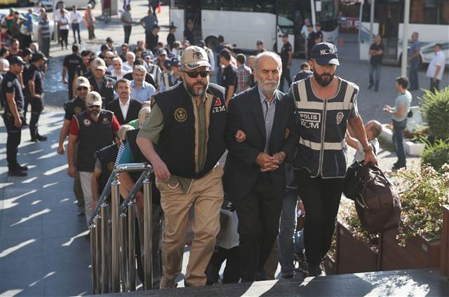 Eski Vali Harput ve iş adamları adliye çıkarıldı