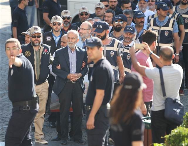 Eski Vali Harput ve iş adamları adliye çıkarıldı