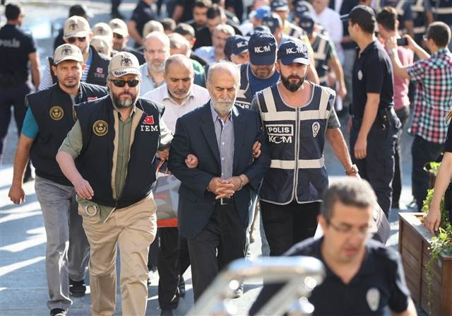 Eski Vali Harput ve iş adamları adliye çıkarıldı