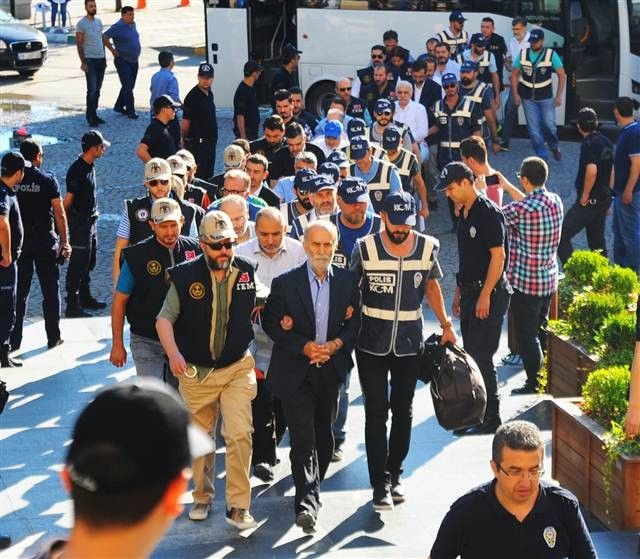 Eski Vali Harput ve iş adamları adliye çıkarıldı