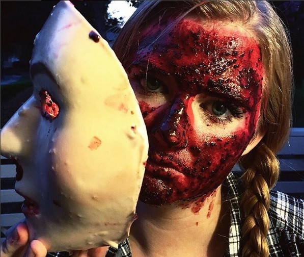 Genç kadını görenler dehşete düşüyor Genç kadını görenler dehşete düşüyor