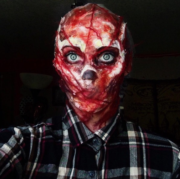 Genç kadını görenler dehşete düşüyor Genç kadını görenler dehşete düşüyor