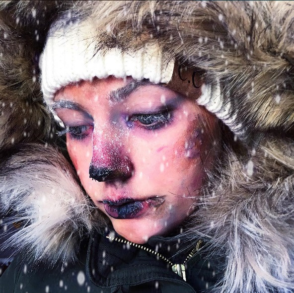 Genç kadını görenler dehşete düşüyor Genç kadını görenler dehşete düşüyor