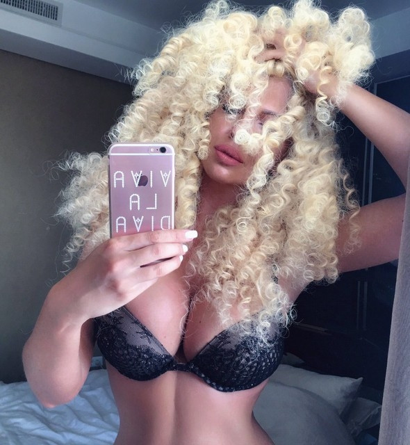 Jelena Karleusa: Tosici zehirledim...