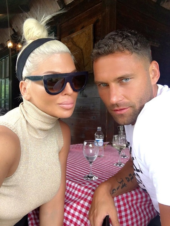 Jelena Karleusa: Tosici zehirledim...