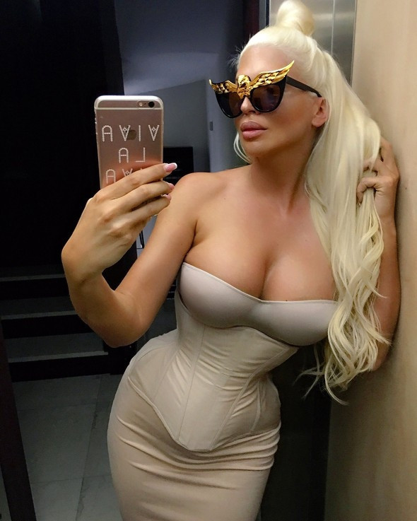 Jelena Karleusa: Tosici zehirledim...