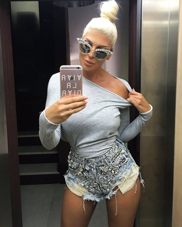 Jelena Karleusa: Tosici zehirledim...