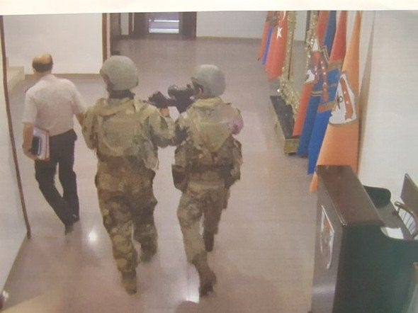 15 Temmuz gecesi Genelkurmayda yaşananlar kamerada
