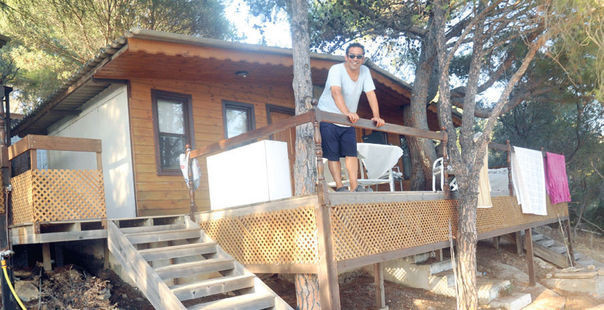 Ünlü oyuncu iki çocuğunu da alıp İstanbulu terk etti... Endonezyada yeni hayat