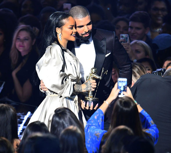 Rihanna ve Drake, MTV Video Müzik Ödüllerini salladı