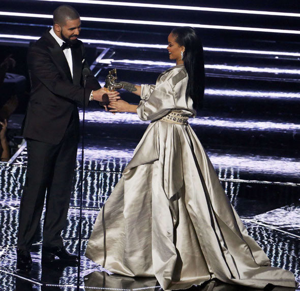 Rihanna ve Drake, MTV Video Müzik Ödüllerini salladı