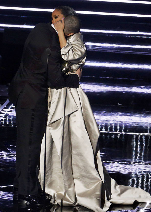 Rihanna ve Drake, MTV Video Müzik Ödüllerini salladı