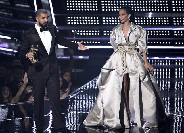 Rihanna ve Drake, MTV Video Müzik Ödüllerini salladı