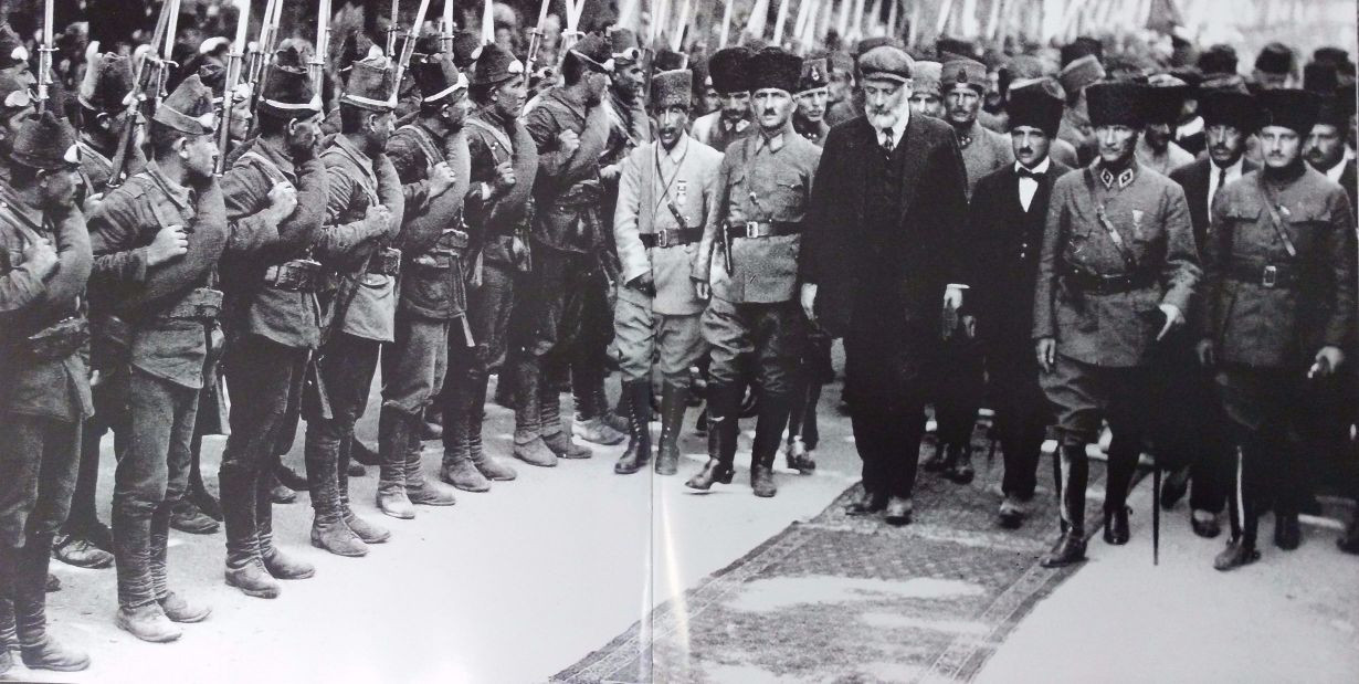 94üncü Zafer Bayramında Mustafa Kemalin az bilinen fotoğrafları