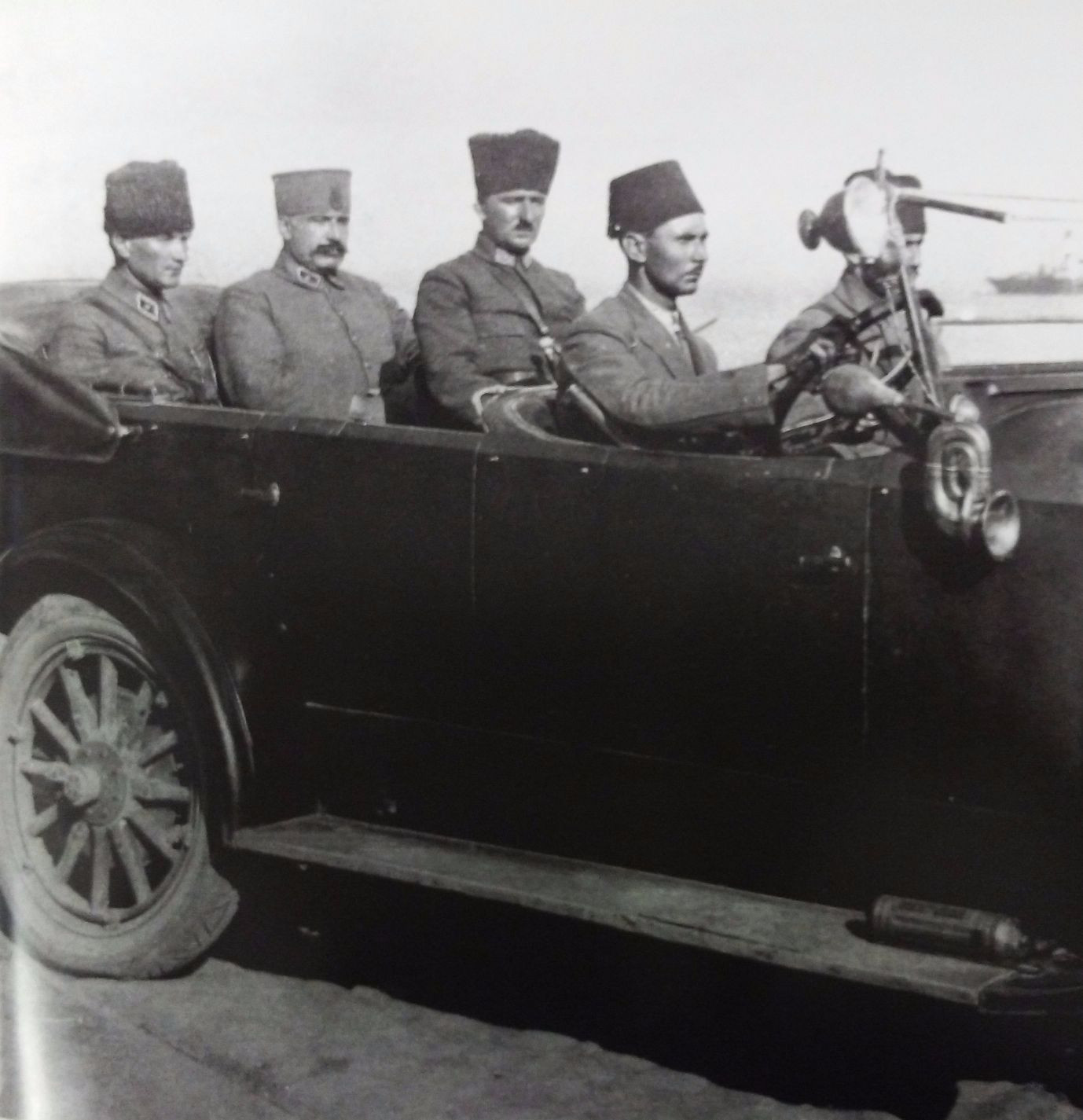 94üncü Zafer Bayramında Mustafa Kemalin az bilinen fotoğrafları