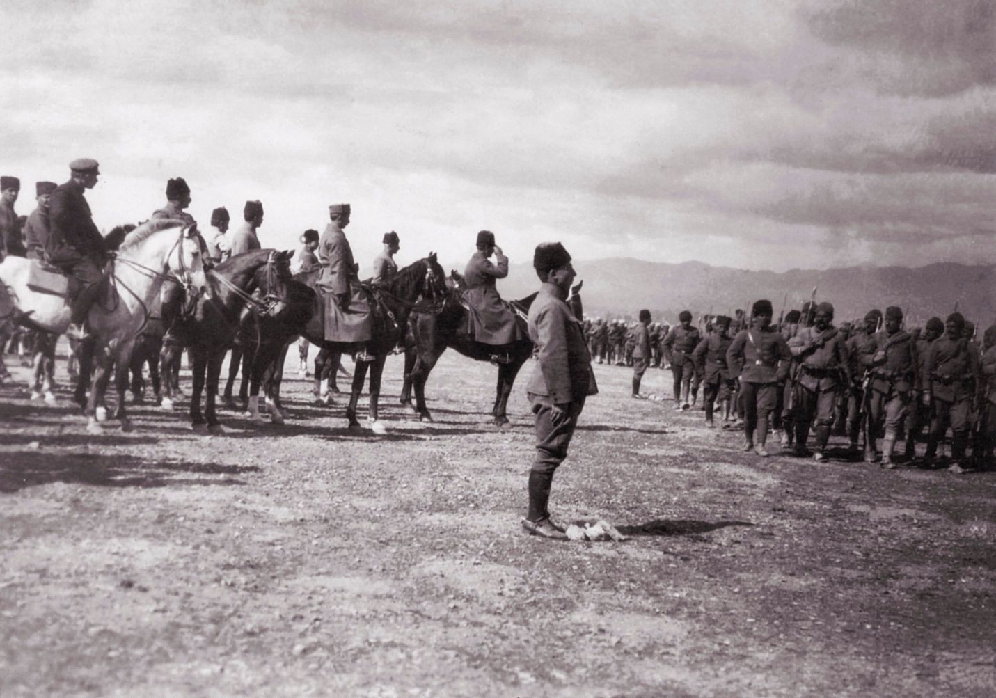 94üncü Zafer Bayramında Mustafa Kemalin az bilinen fotoğrafları