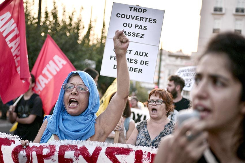 Fransa’daki haşema yasağı Atina’da da protesto edildi