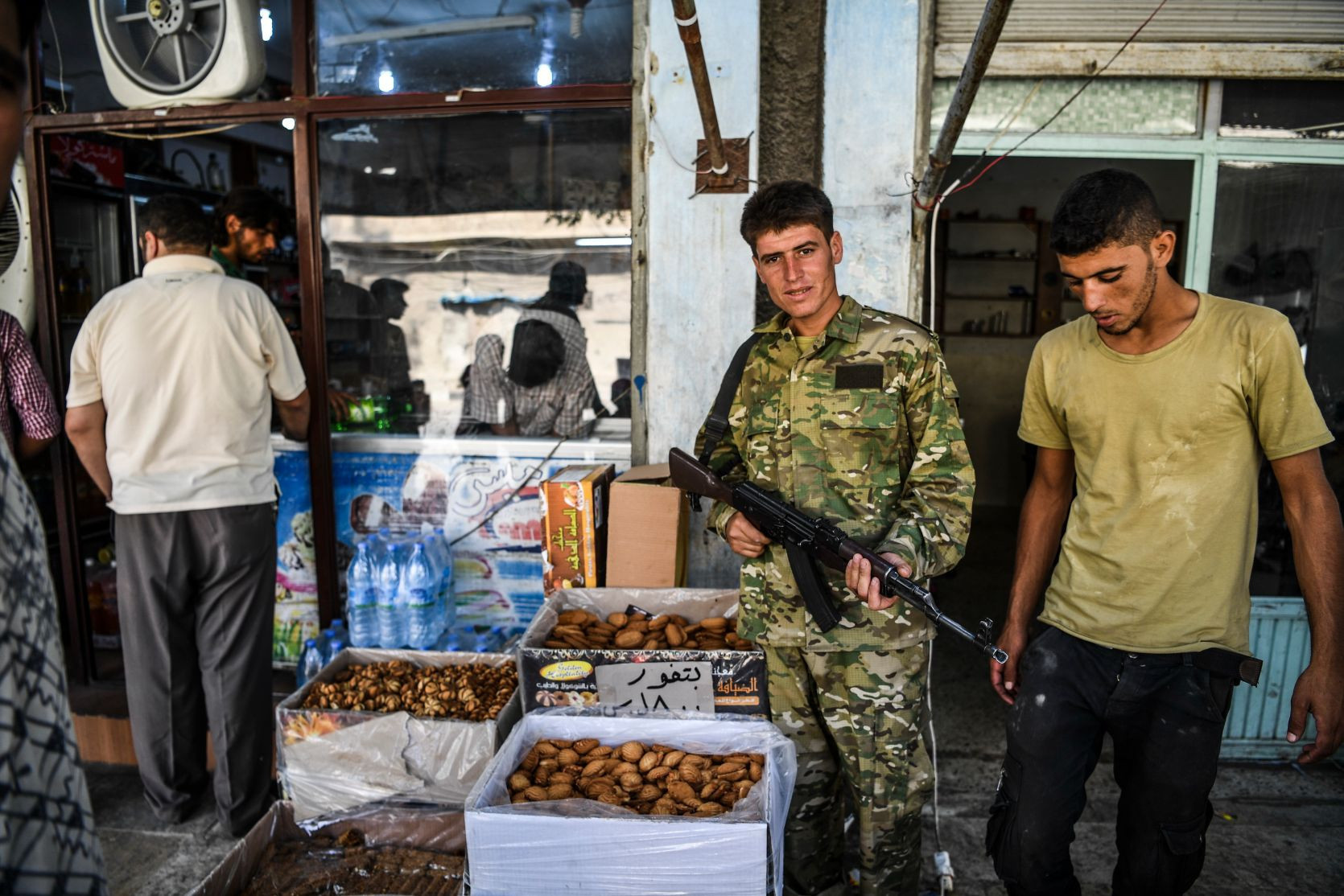 Hürriyet muhabiri Selçuk Şamiloğlu Cerablusta hayatı fotoğrafladı